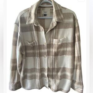 American Eagle Outfitters Cream and Tan Fleece Jacket